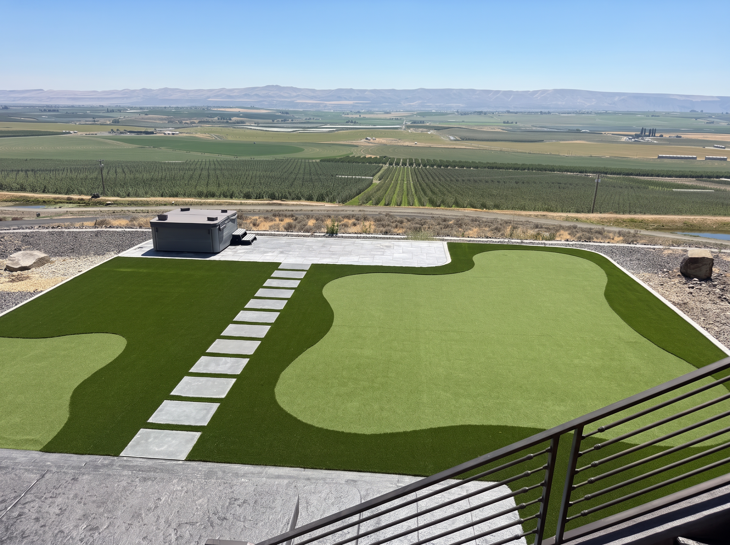 Large putting green overlooking the Wenatchee Valley